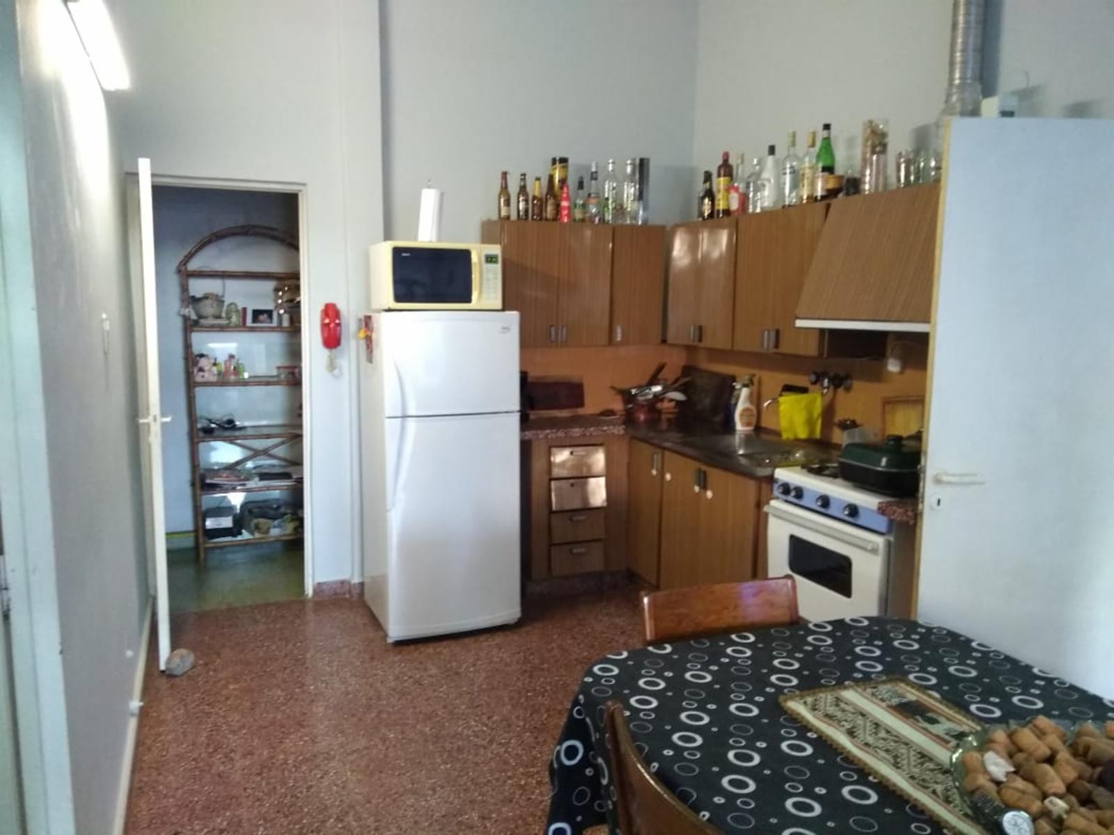 HERMOSO DEPARTAMENTO AL FRENTE SOBRE AV. SAN MARTIN CON BALCON CON VISTA TERRAZA DE 69 MTS. DOS DORMITORIOS — foto 11