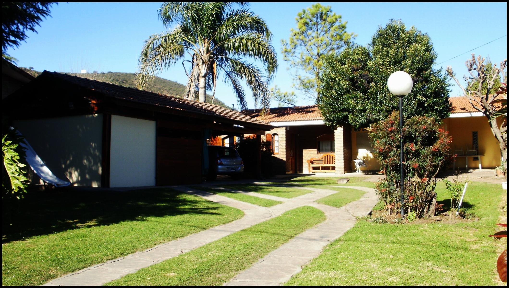 HERMOSA PROPIEDAD EN VENTA EN BARRIO MALVINAS A MEDIA CUADRA DE AV. CARCANO ESPECTACULAR LOTE