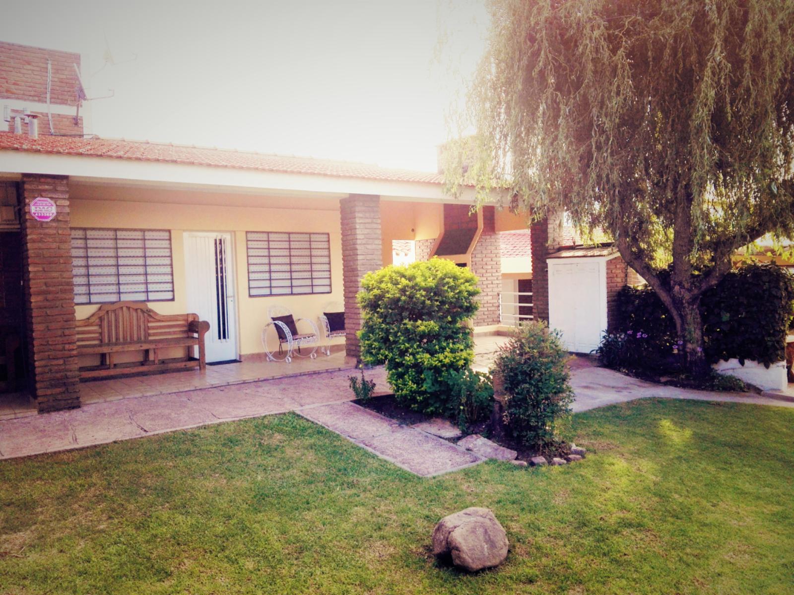 HERMOSA PROPIEDAD EN VENTA EN BARRIO MALVINAS A MEDIA CUADRA DE AV. CARCANO ESPECTACULAR LOTE — foto 4