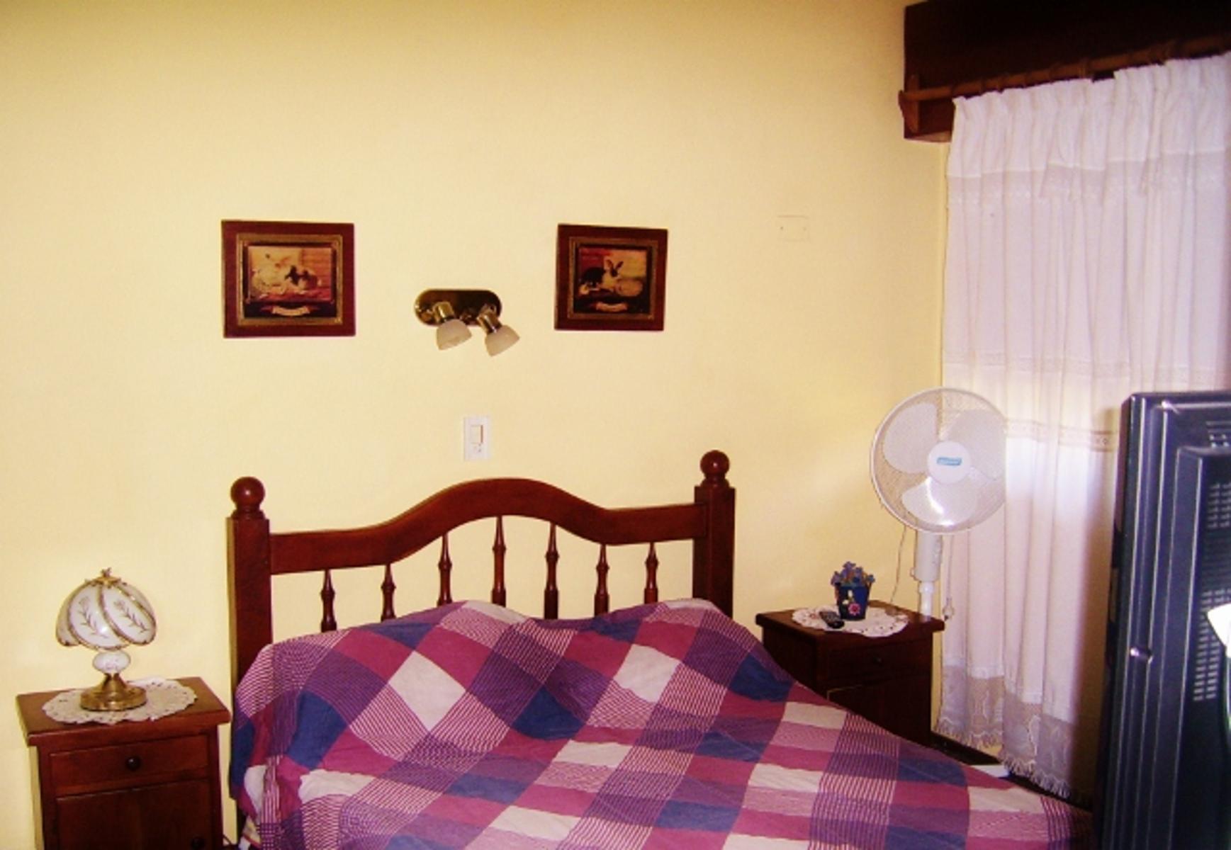 HERMOSA PROPIEDAD EN VENTA EN BARRIO MALVINAS A MEDIA CUADRA DE AV. CARCANO ESPECTACULAR LOTE — foto 9