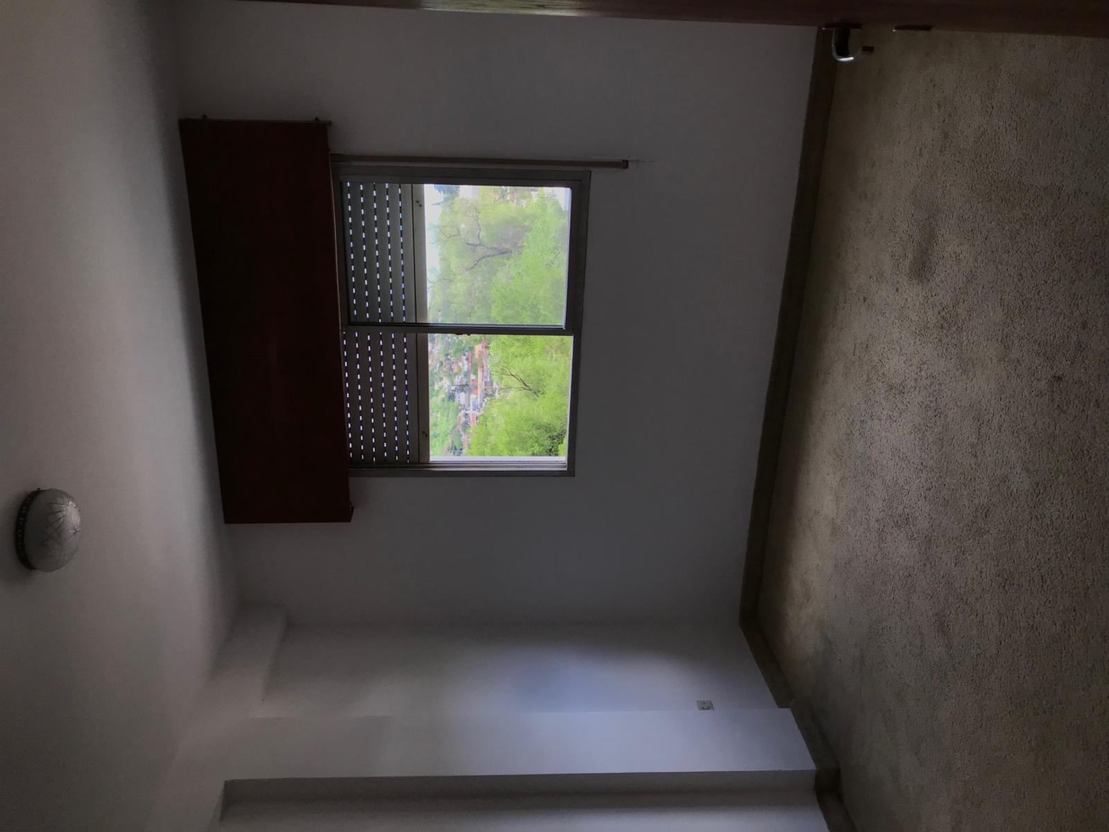 EXCELENTE DEPARTAMENTO A UNA CUADRA DEL PUENTE CENTRAL DE CARLOS PAZ DOS DORMITORIOS CON COCHERA IMPECABLE — foto 4