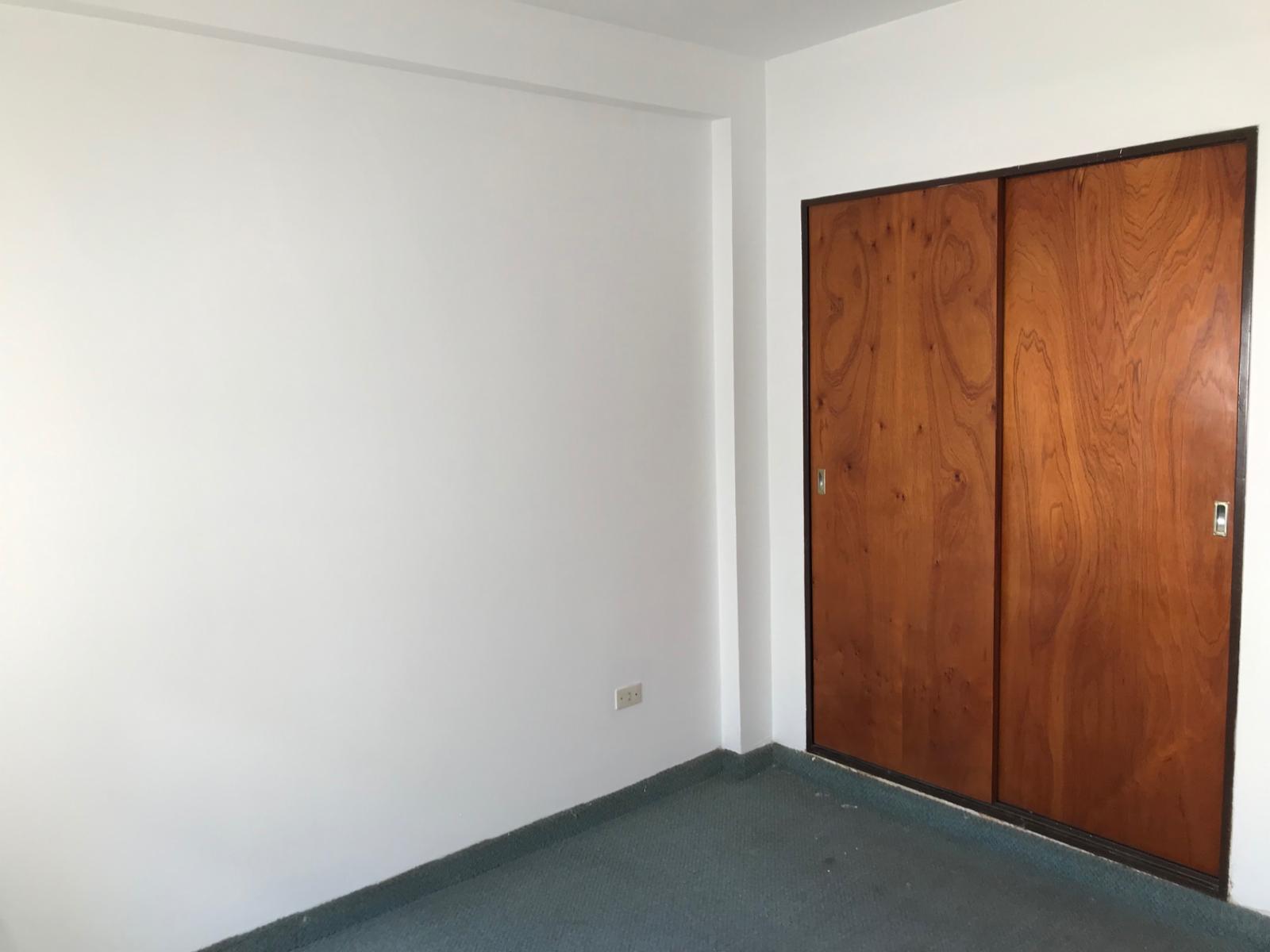 EXCELENTE DEPARTAMENTO A UNA CUADRA DEL PUENTE CENTRAL DE CARLOS PAZ DOS DORMITORIOS CON COCHERA IMPECABLE — foto 11