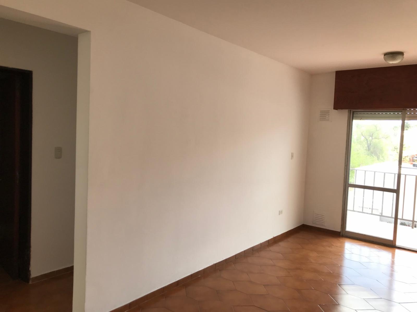 EXCELENTE DEPARTAMENTO A UNA CUADRA DEL PUENTE CENTRAL DE CARLOS PAZ DOS DORMITORIOS CON COCHERA IMPECABLE — foto 13