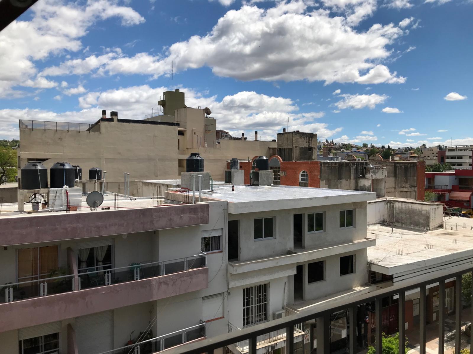 EXCELENTE DEPARTAMENTO A UNA CUADRA DEL PUENTE CENTRAL DE CARLOS PAZ DOS DORMITORIOS CON COCHERA IMPECABLE — foto 15