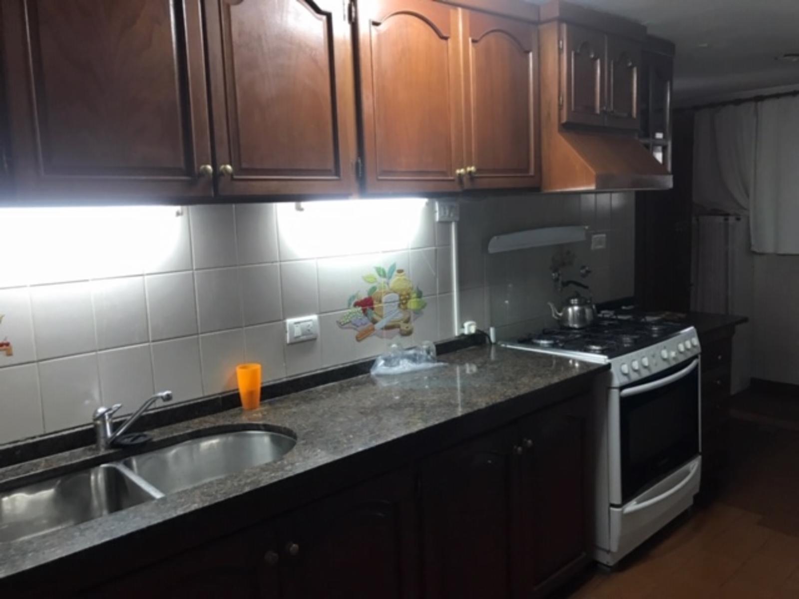 HERMOSA PROPIEDAD EN VENTA BARRIO LOS MANANTIALES ESPECTACULAR VISTA — foto 3