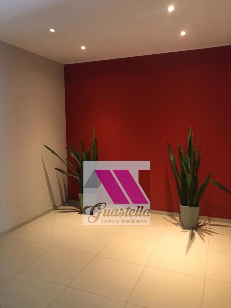 HERMOSO DEPARTAMENTO EN EDIFICIO DE CATEGORIA DOS DORMITORIOS , COCHERA, PILETA CON VISTA PANORAMICA A LAS SIERRAS — foto 9