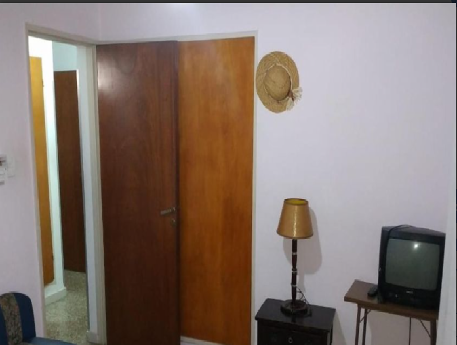DEPARTAMENTO DE DOS DORMITORIOS , PLANTA BAJA . CON COCHERA . CENTRO — foto 3