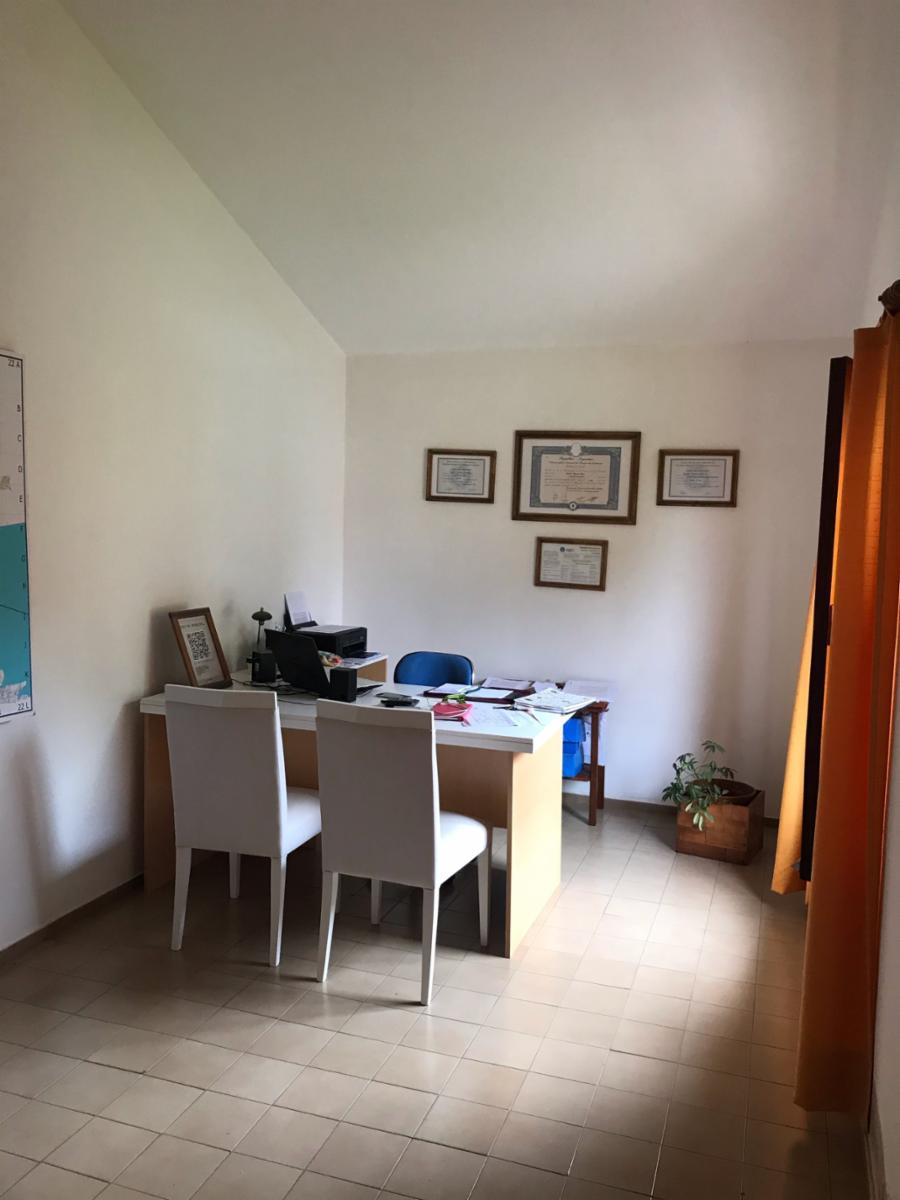 CASA DE DOS DORMITORIOS , PATIO GRANDE, CERCA DEL CENTRO — foto 3