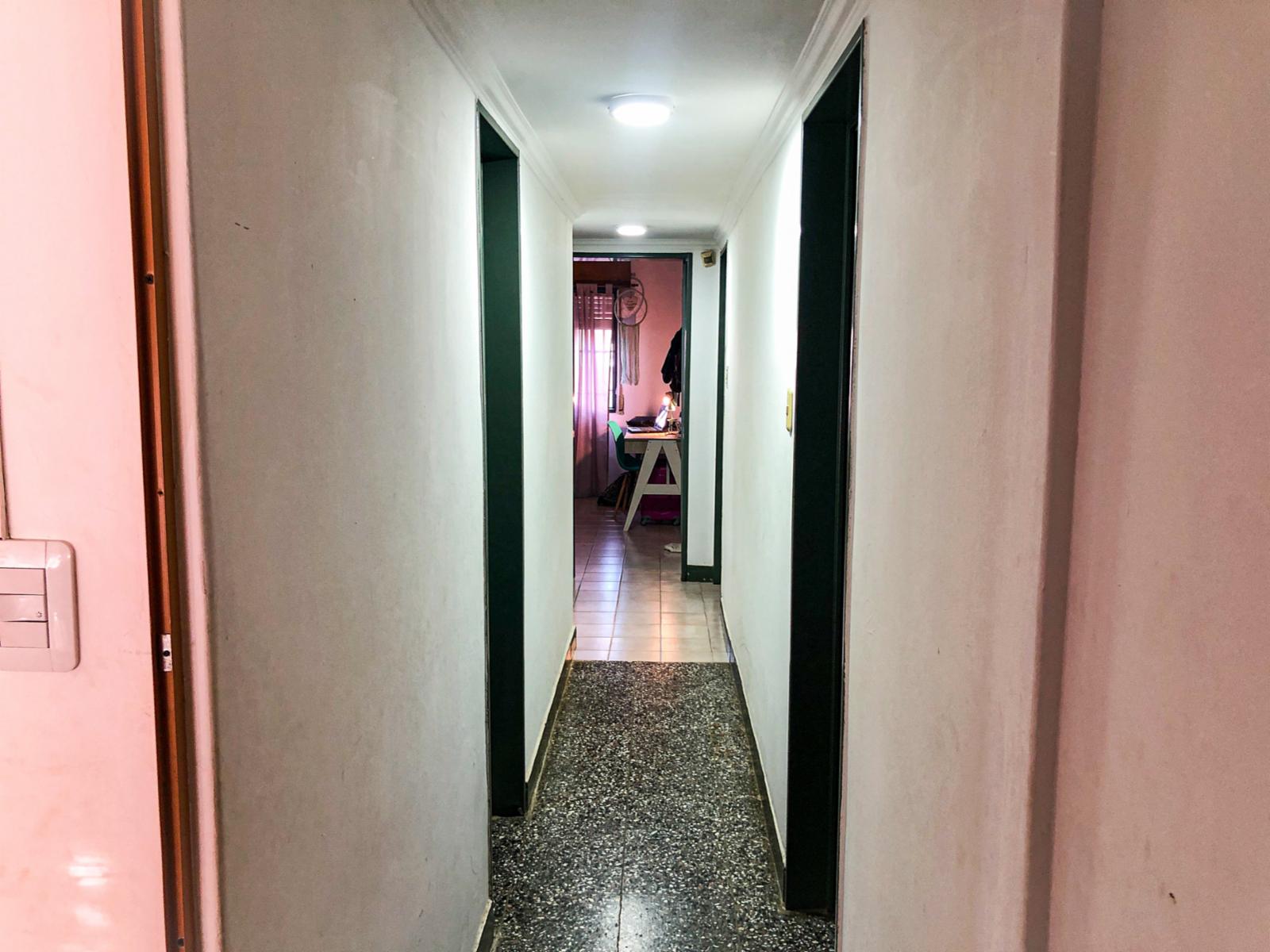 HERMOSA CASA EN BARRIO MALVINAS, A UNA CUADRA DE CARCANO CON TODOS LOS SERVICIOS. CUATRO DORMITORIOS , PILETA . QUINCHO Y COCHERA .