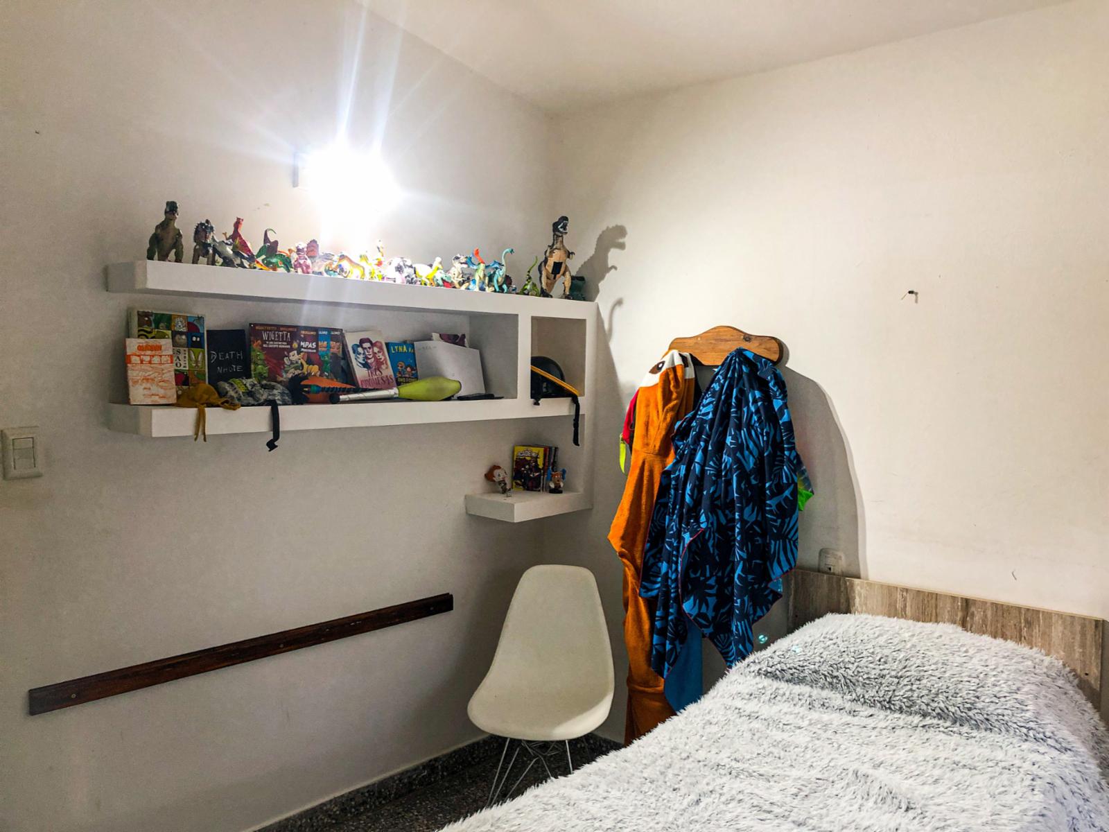 HERMOSA CASA EN BARRIO MALVINAS, A UNA CUADRA DE CARCANO CON TODOS LOS SERVICIOS. CUATRO DORMITORIOS , PILETA . QUINCHO Y COCHERA . — foto 9
