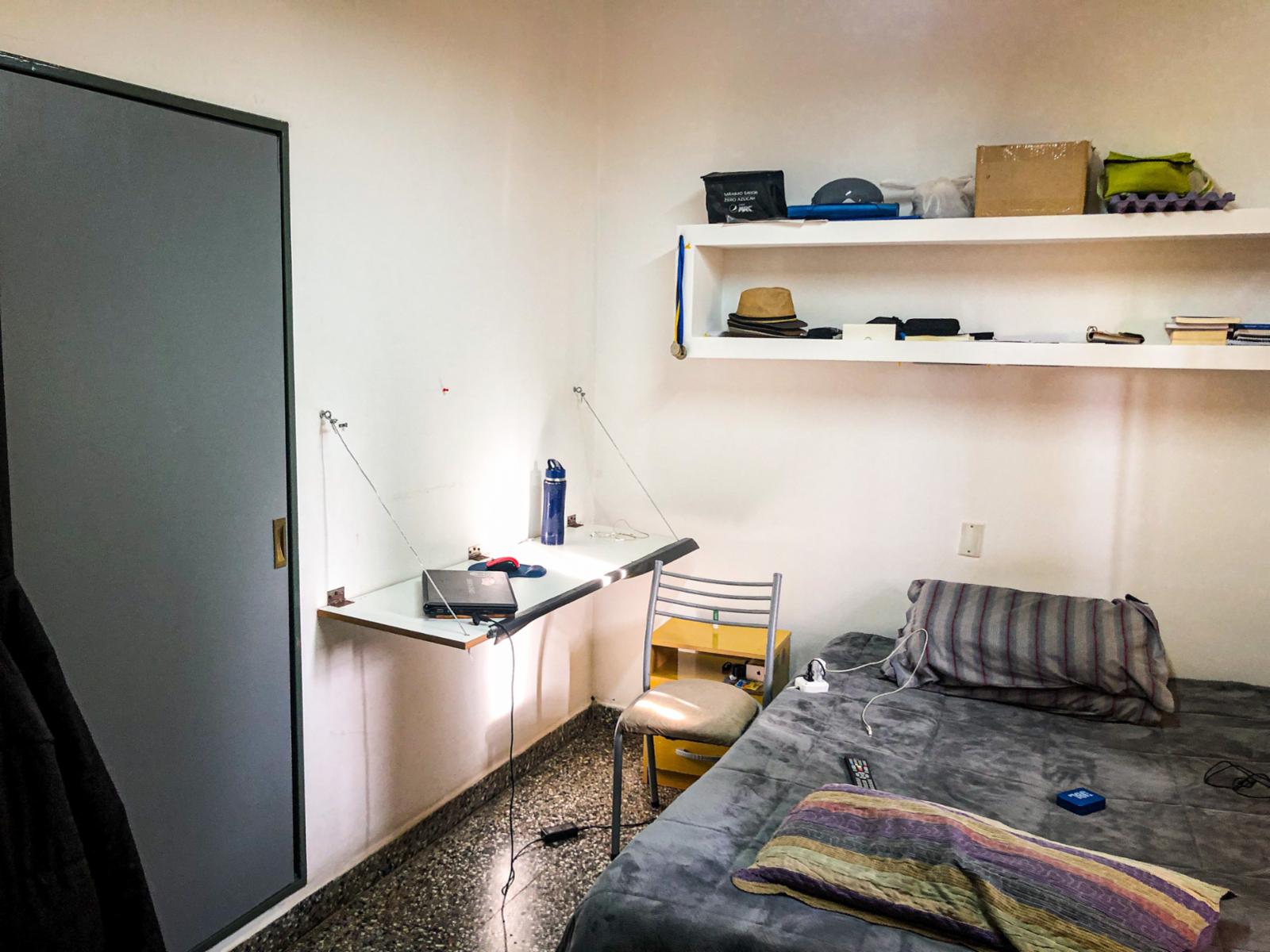 HERMOSA CASA EN BARRIO MALVINAS, A UNA CUADRA DE CARCANO CON TODOS LOS SERVICIOS. CUATRO DORMITORIOS , PILETA . QUINCHO Y COCHERA . — foto 11