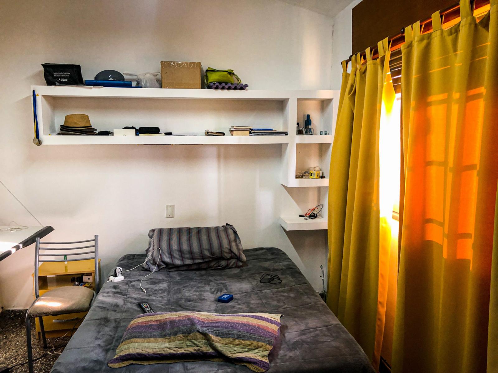 HERMOSA CASA EN BARRIO MALVINAS, A UNA CUADRA DE CARCANO CON TODOS LOS SERVICIOS. CUATRO DORMITORIOS , PILETA . QUINCHO Y COCHERA . — foto 13