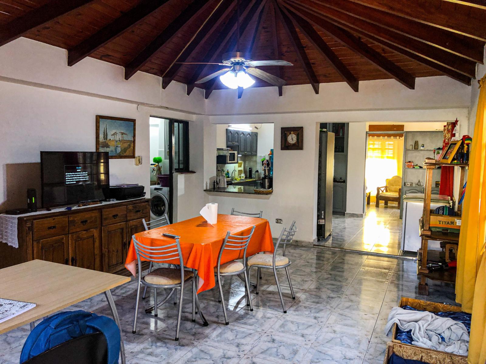 HERMOSA CASA EN BARRIO MALVINAS, A UNA CUADRA DE CARCANO CON TODOS LOS SERVICIOS. CUATRO DORMITORIOS , PILETA . QUINCHO Y COCHERA . — foto 15