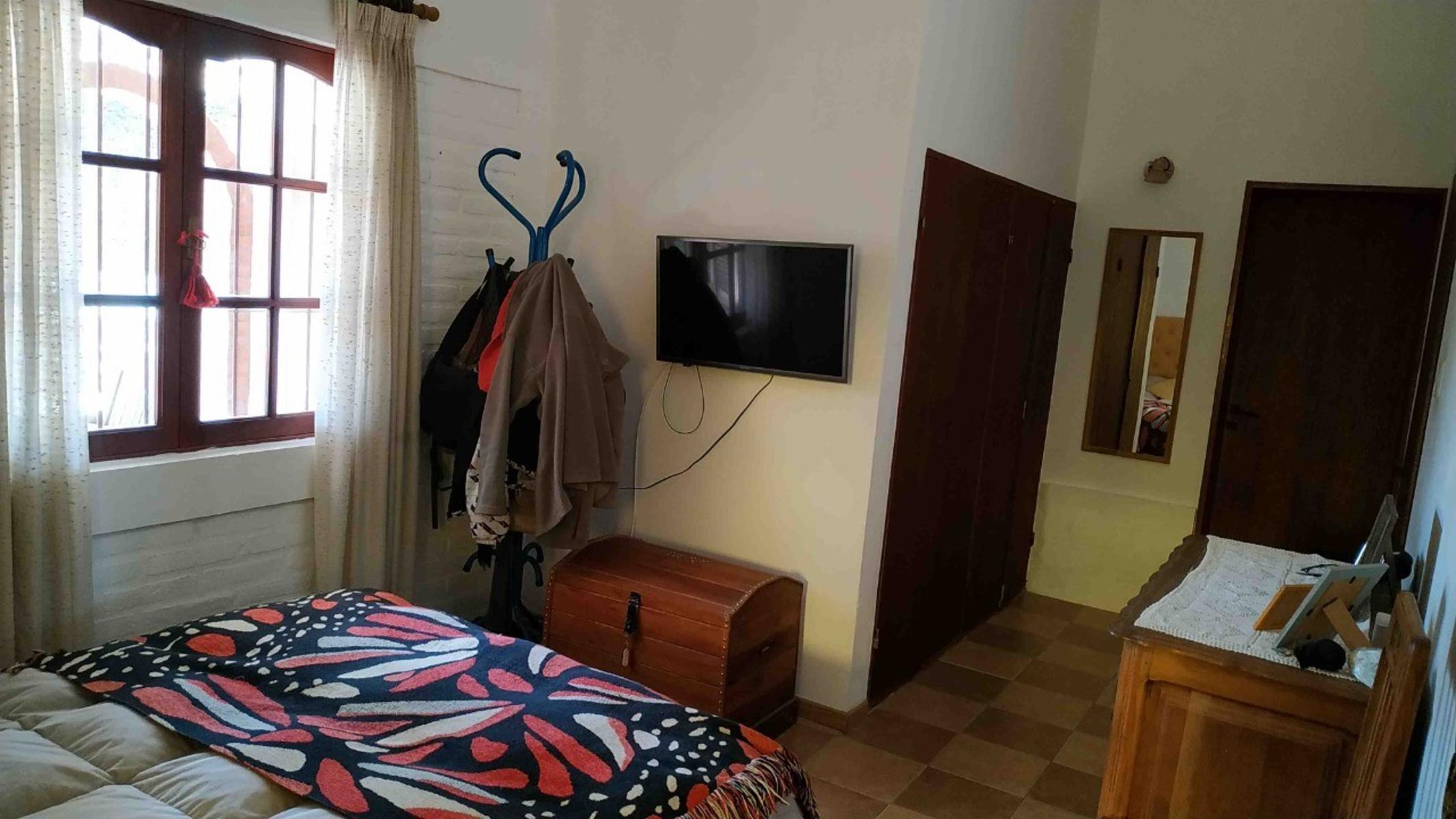 CASA TRES DORMITORIOS, DOS BAÑOS , COCINA COMEDOR , LIVING , PARQUE , CENTRICA
