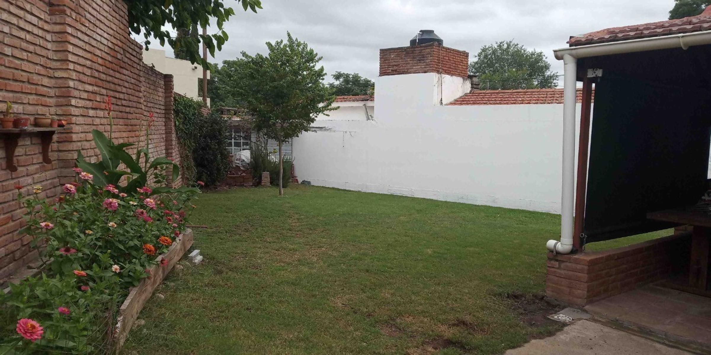 CASA TRES DORMITORIOS, DOS BAÑOS , COCINA COMEDOR , LIVING , PARQUE , CENTRICA — foto 5