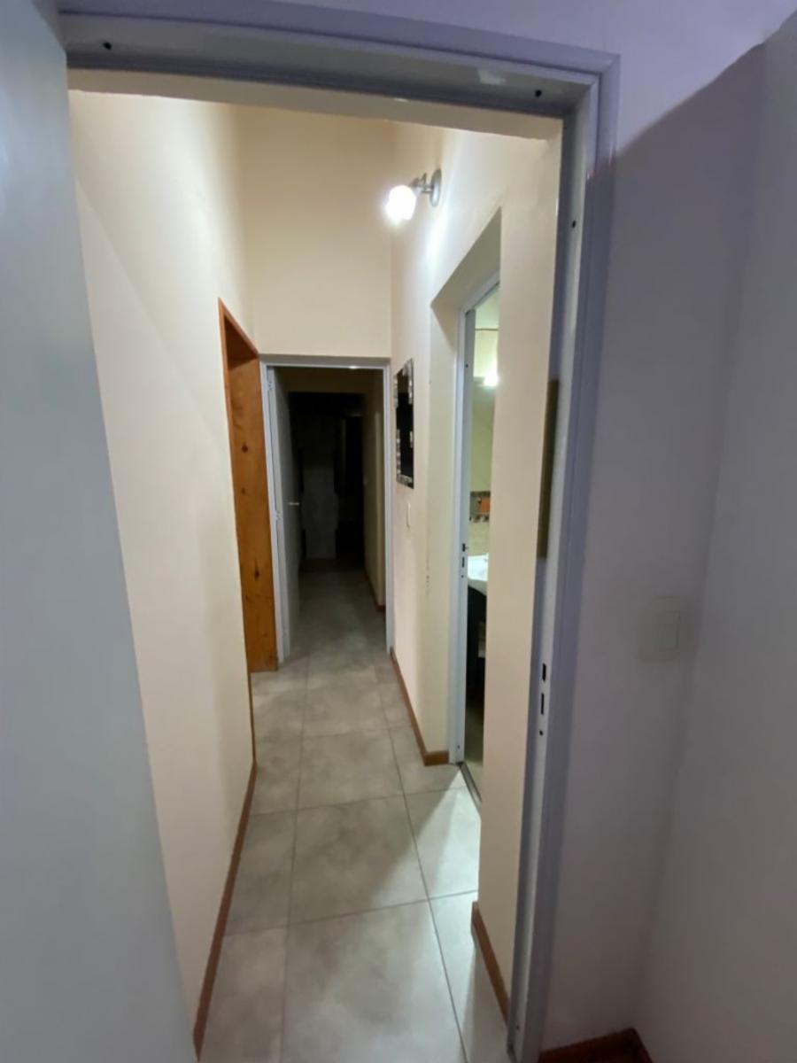 CASA DOS DORMITORIOS , MODERNA, PATIO GRANDE, PILETA — foto 4