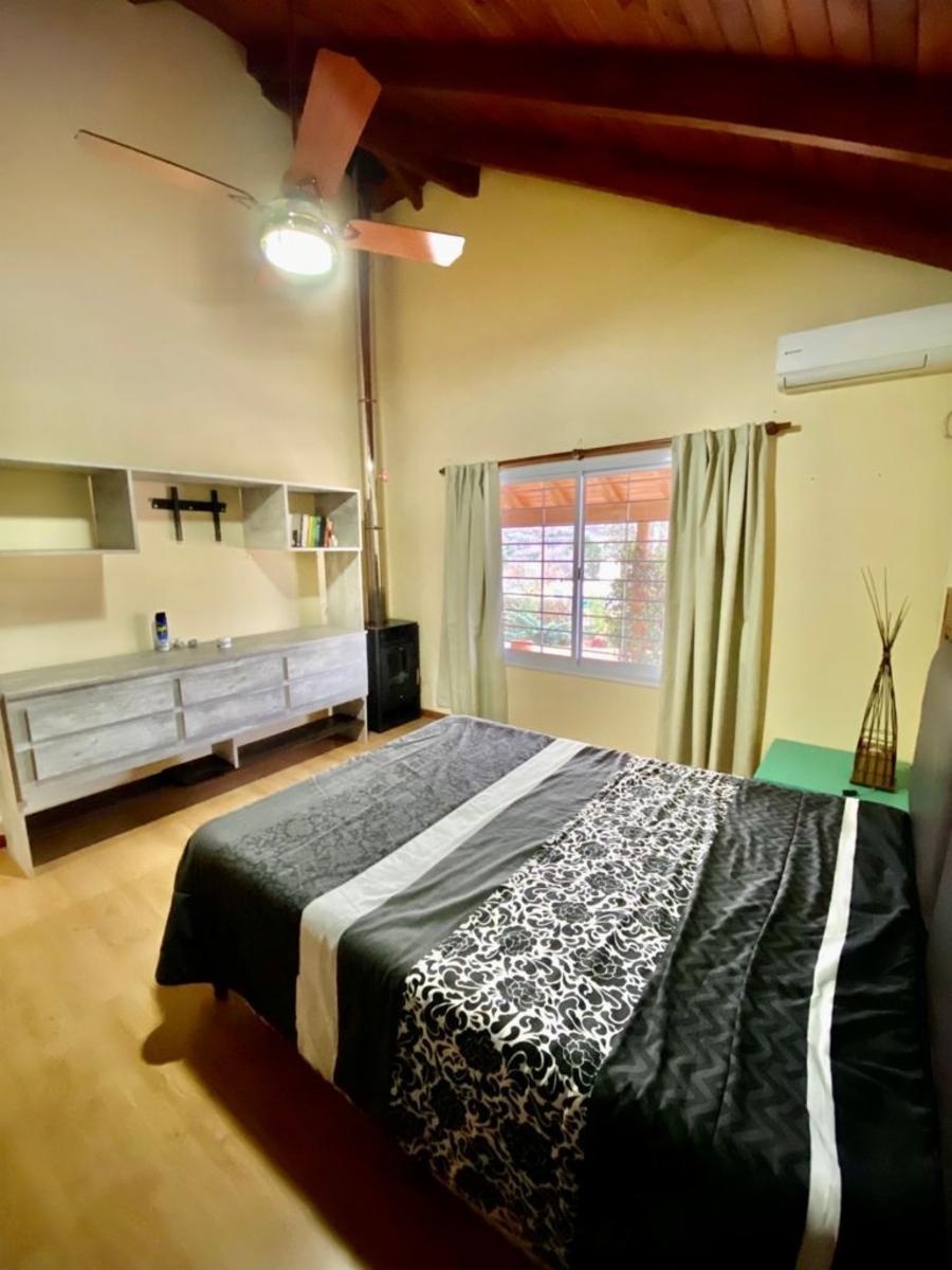 CASA DOS DORMITORIOS , MODERNA, PATIO GRANDE, PILETA — foto 10