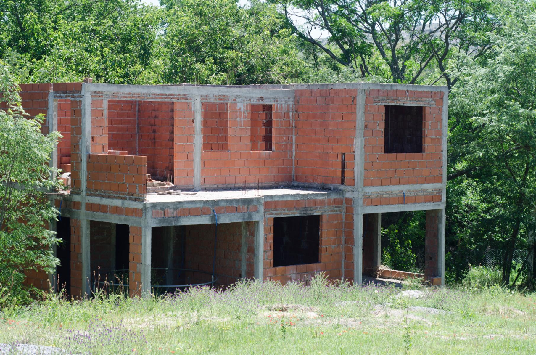 OPORTUNIDAD CASA MAS COMPLEJO A TERMINAR EN UNA HERMOSA ZONA DE LA CIUDAD DE TANTI — foto 3