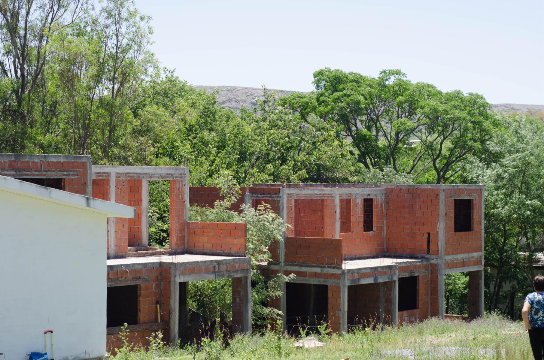 OPORTUNIDAD CASA MAS COMPLEJO A TERMINAR EN UNA HERMOSA ZONA DE LA CIUDAD DE TANTI — foto 6