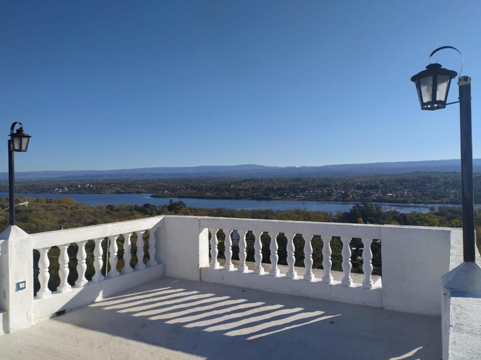 CASA DE TRES DORMITORIOS , CON VISTA AL LAGO, PILETA, GRAN PATIO — foto 4