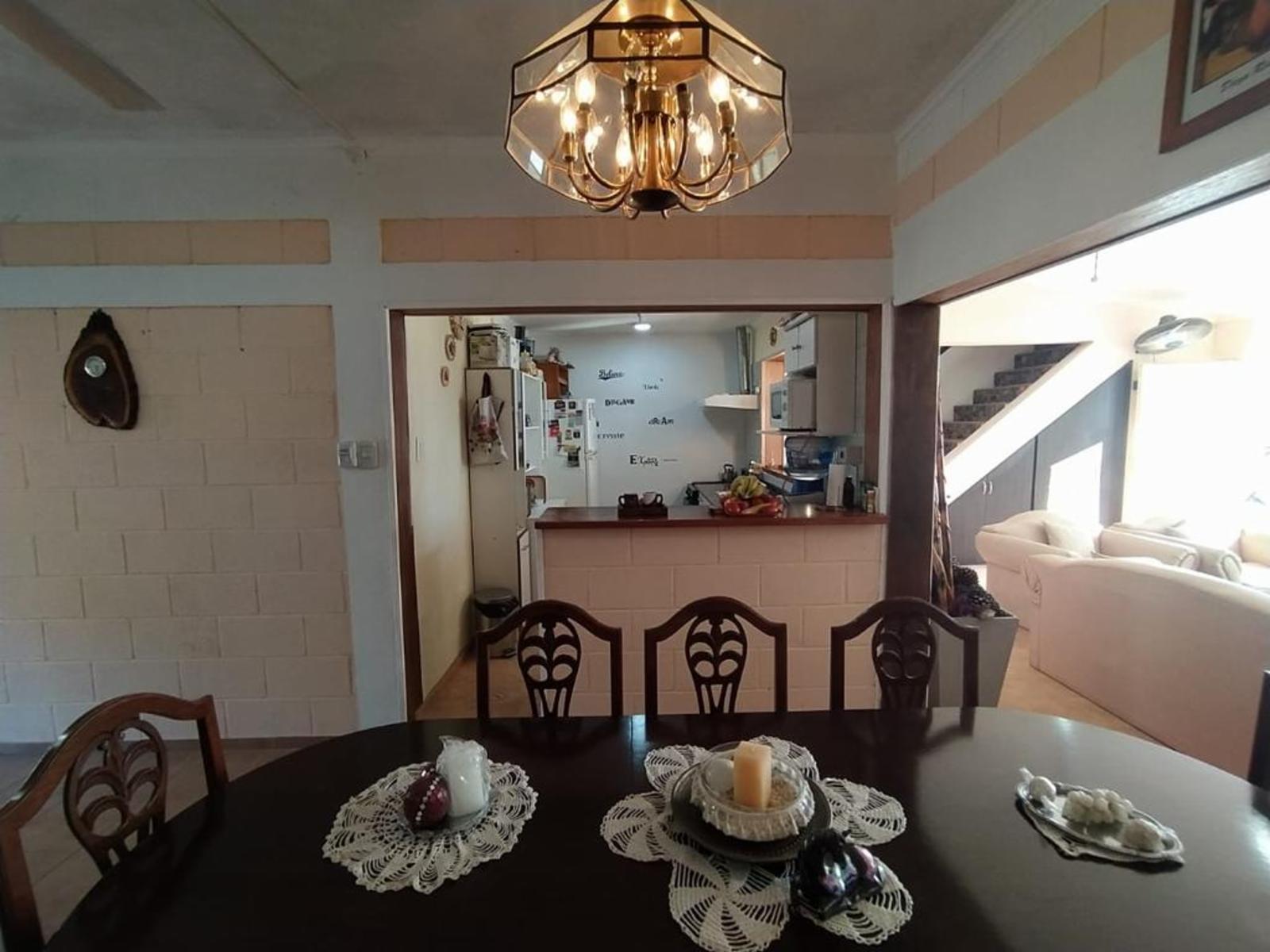 CASA DE TRES DORMITORIOS , CON VISTA AL LAGO, PILETA, GRAN PATIO — foto 13
