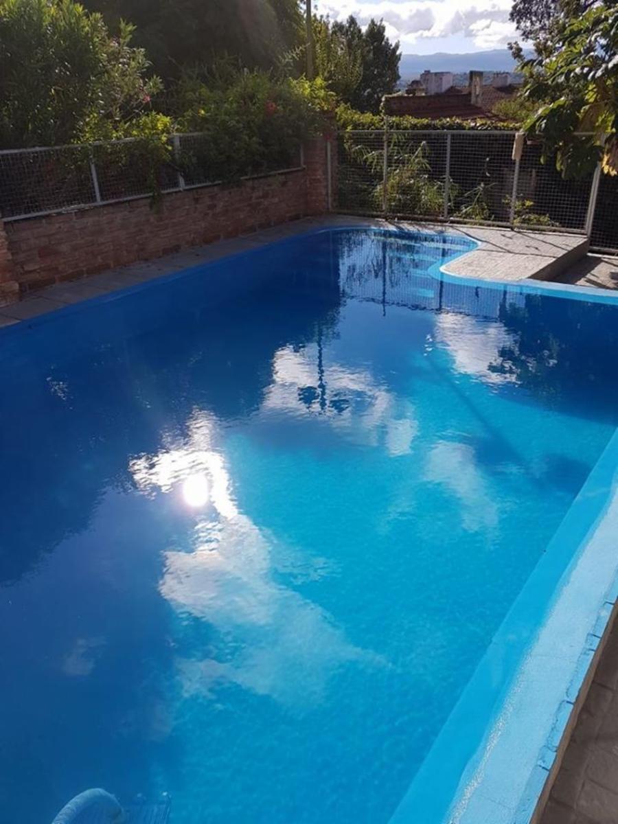CASA EN VENTA TRES DORMITORIOS , DOS BAÑOS , COCINA COMEDOR , LIVING , CENTRICA