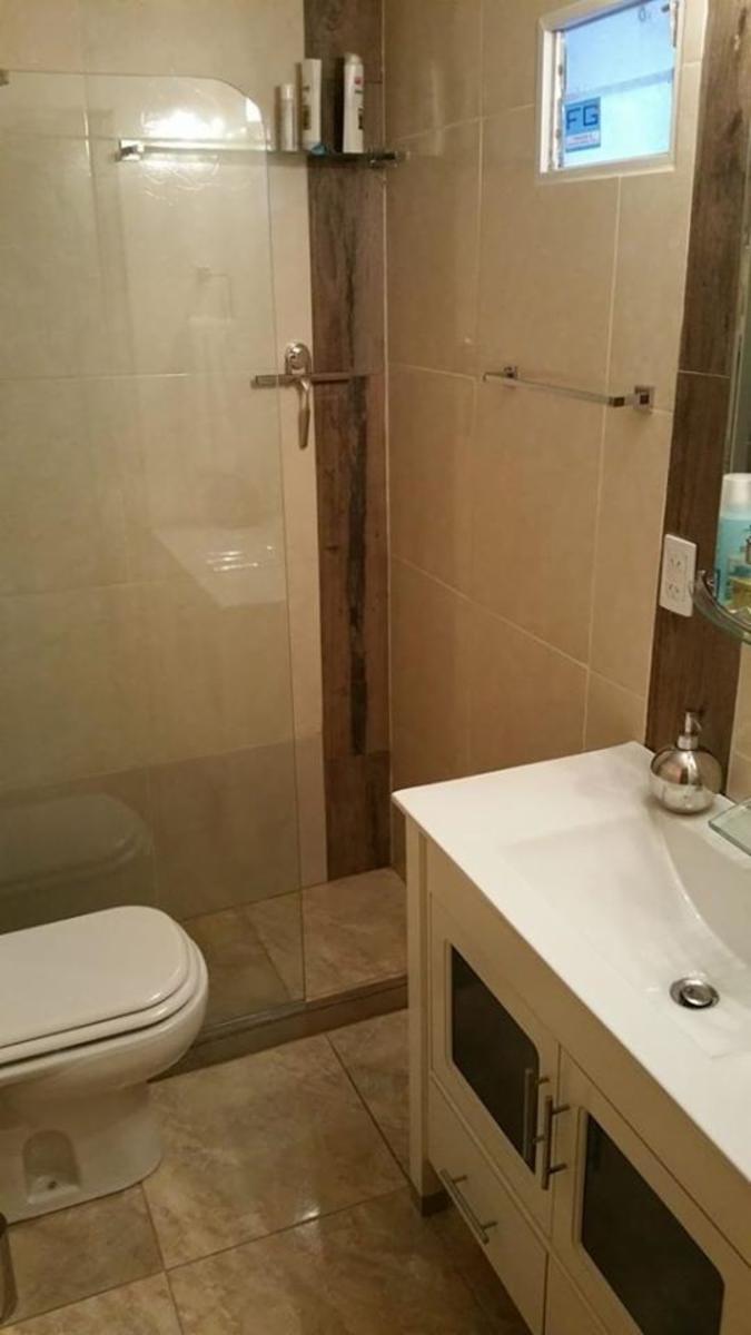 CASA EN VENTA TRES DORMITORIOS , DOS BAÑOS , COCINA COMEDOR , LIVING , CENTRICA — foto 3