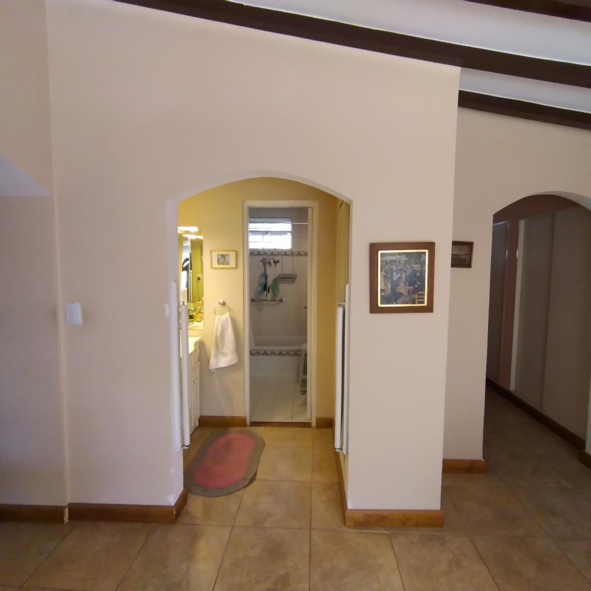 HERMOSA CASA EN VILLA DEL LAGO DE CUATRO DORMITORIOS, TRES BAÑOS ,PILETA , GRAN PARQUE — foto 8