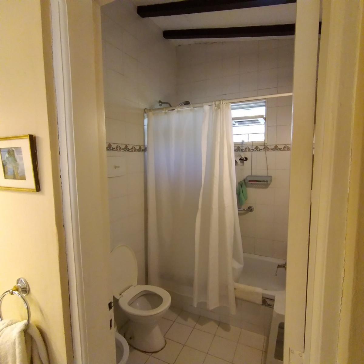 HERMOSA CASA EN VILLA DEL LAGO DE CUATRO DORMITORIOS, TRES BAÑOS ,PILETA , GRAN PARQUE — foto 12
