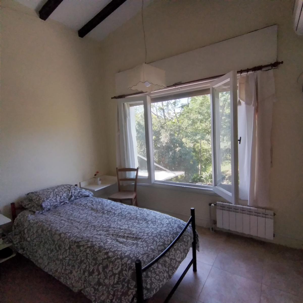 HERMOSA CASA EN VILLA DEL LAGO DE CUATRO DORMITORIOS, TRES BAÑOS ,PILETA , GRAN PARQUE — foto 14