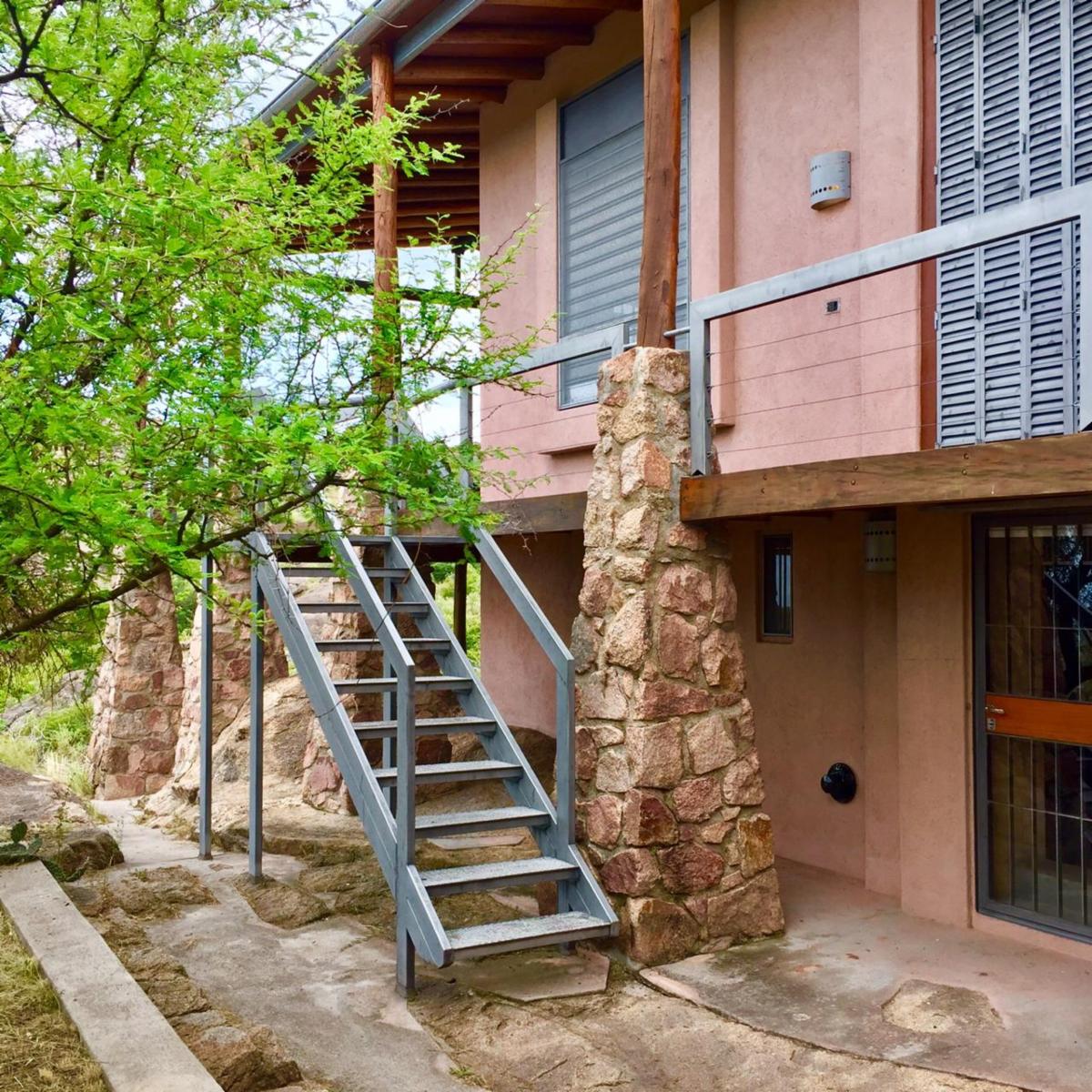 VENTA DE UN INMUEBLE ÚNICO Y ESPECIAL EN LA POBLACIÓN TRASLASIERRA CÓRDOBA — foto 2