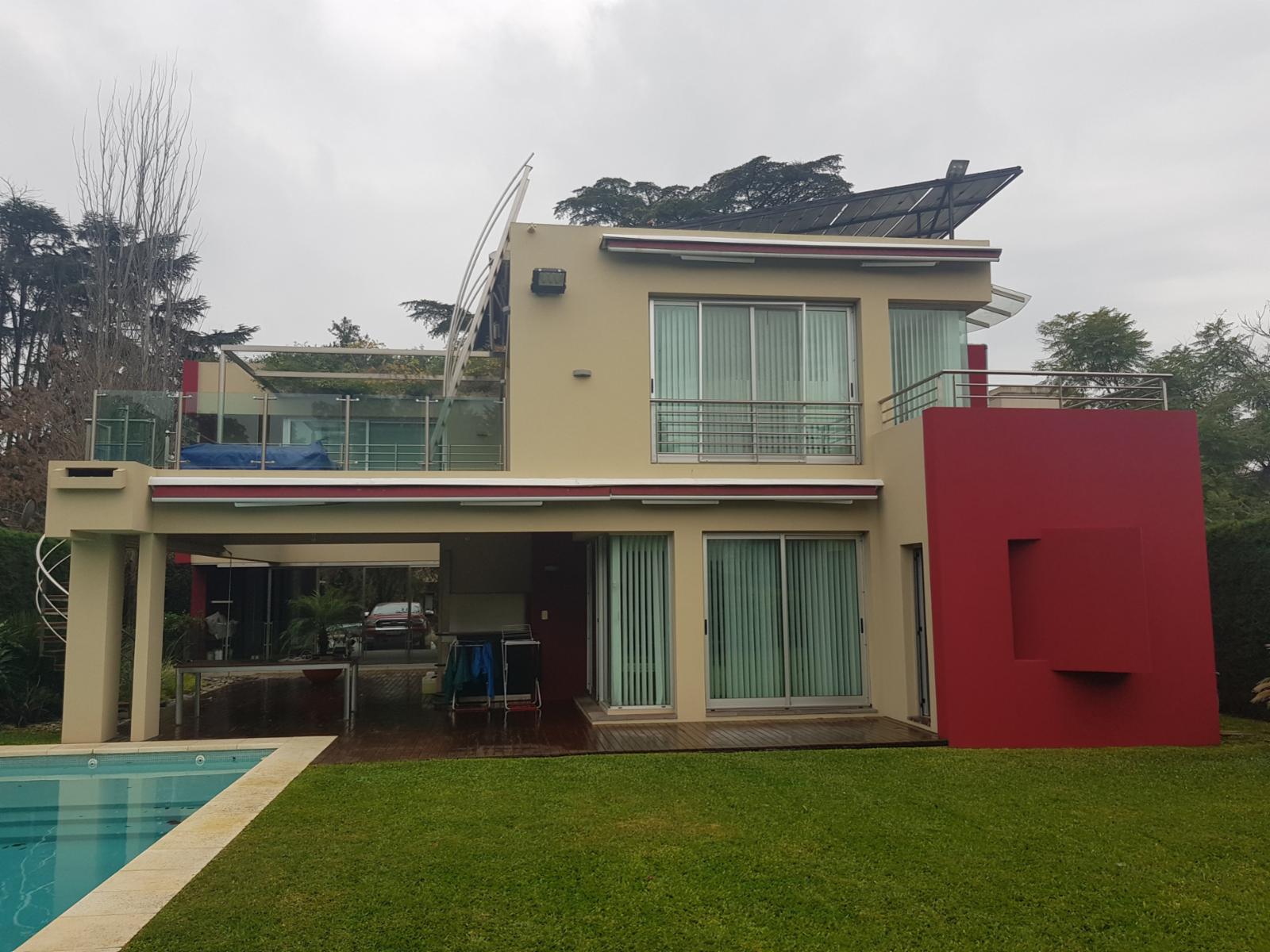 EXCELENTE CASA DE ESTILO MODERNO