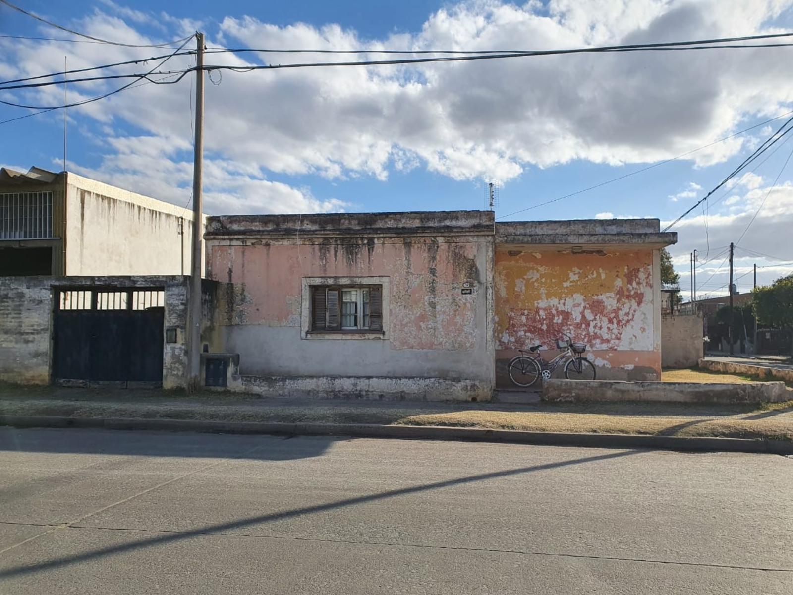 VENDO CASA A RECICLAR APTO LOCALES - Entre Av. Ohiggins y José Javier Diaz — foto 2