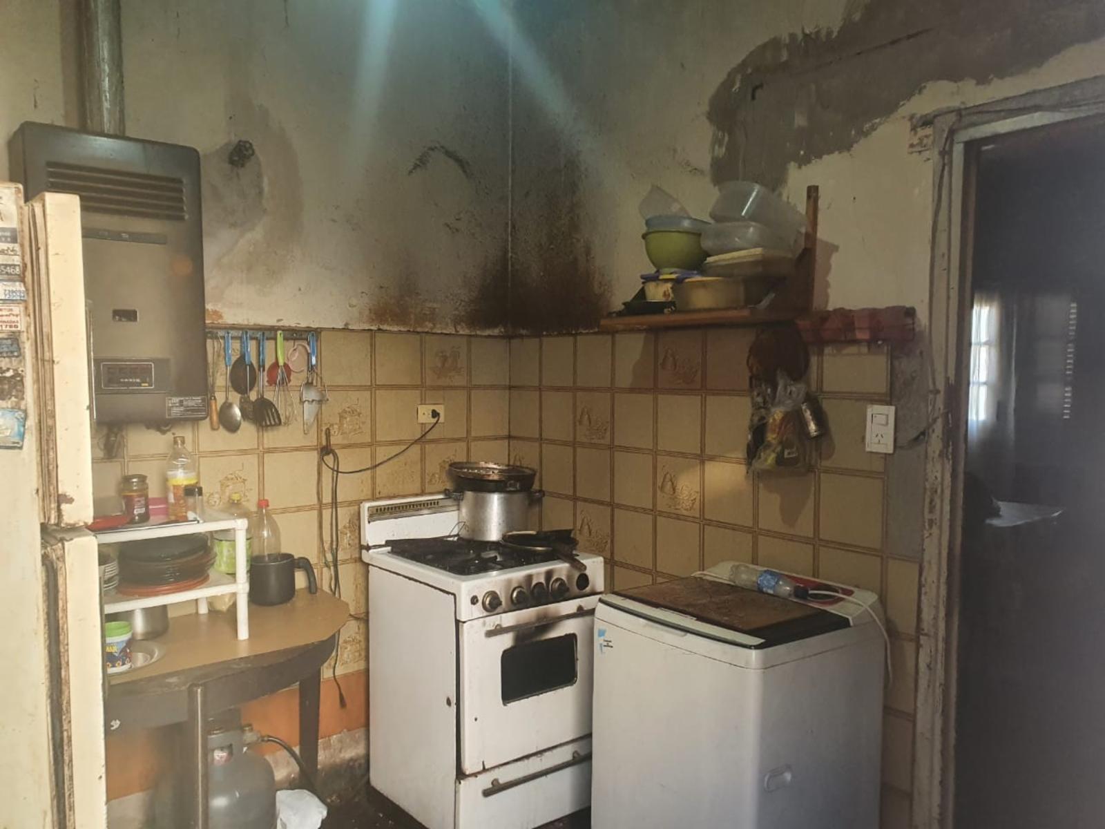 VENDO CASA A RECICLAR APTO LOCALES - Entre Av. Ohiggins y José Javier Diaz — foto 3