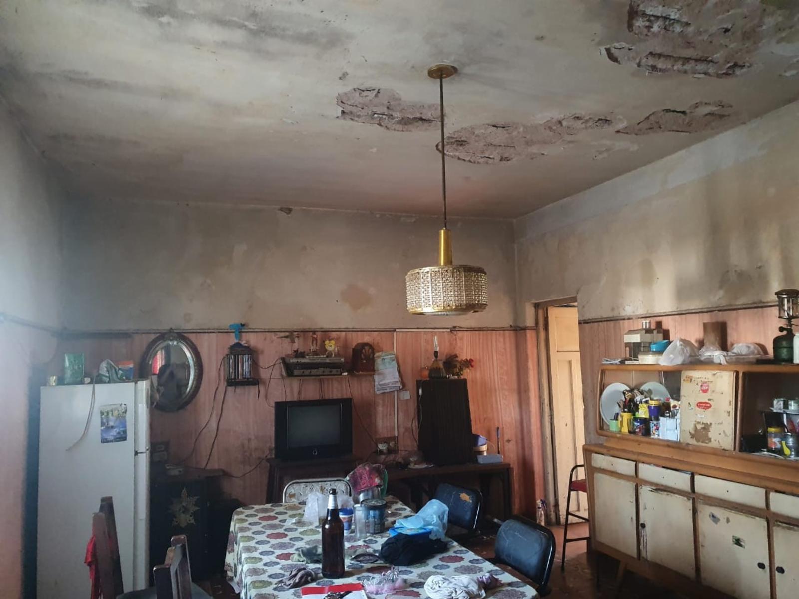 VENDO CASA A RECICLAR APTO LOCALES - Entre Av. Ohiggins y José Javier Diaz — foto 4