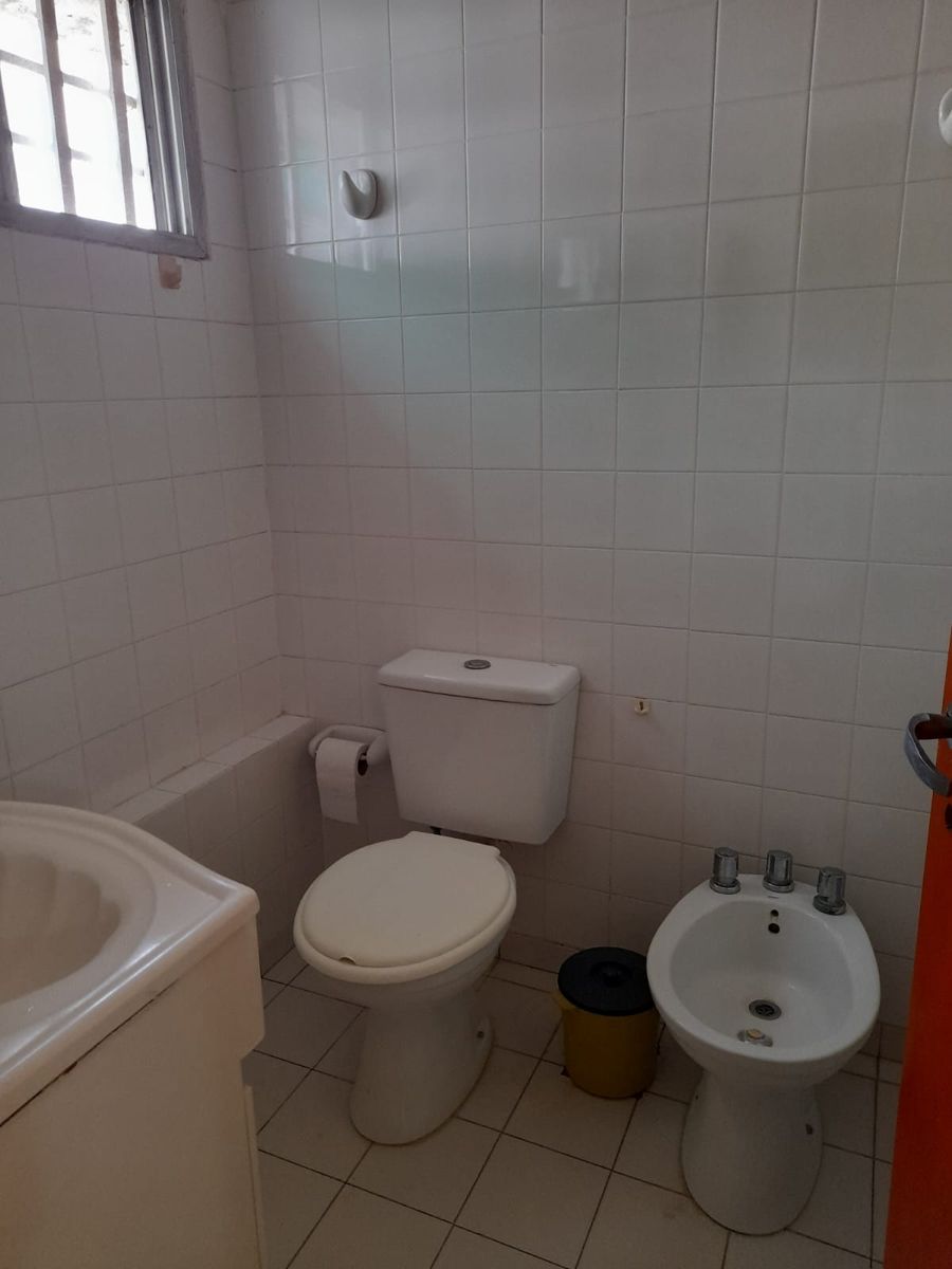 EXCELENTE PROPIEDAD CASA CON 3 DPTOS DE 2 AMB. A METROS DE LAS TERMAS DE FEDERACION- PCIA. ENTRE RIOS - 5