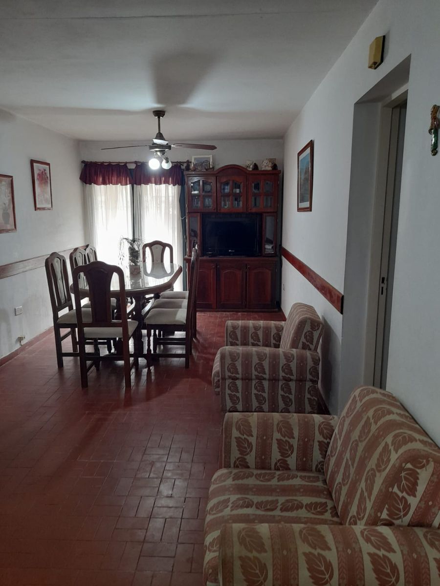 EXCELENTE PROPIEDAD CASA CON 3 DPTOS DE 2 AMB. A METROS DE LAS TERMAS DE FEDERACION- PCIA. ENTRE RIOS - 18