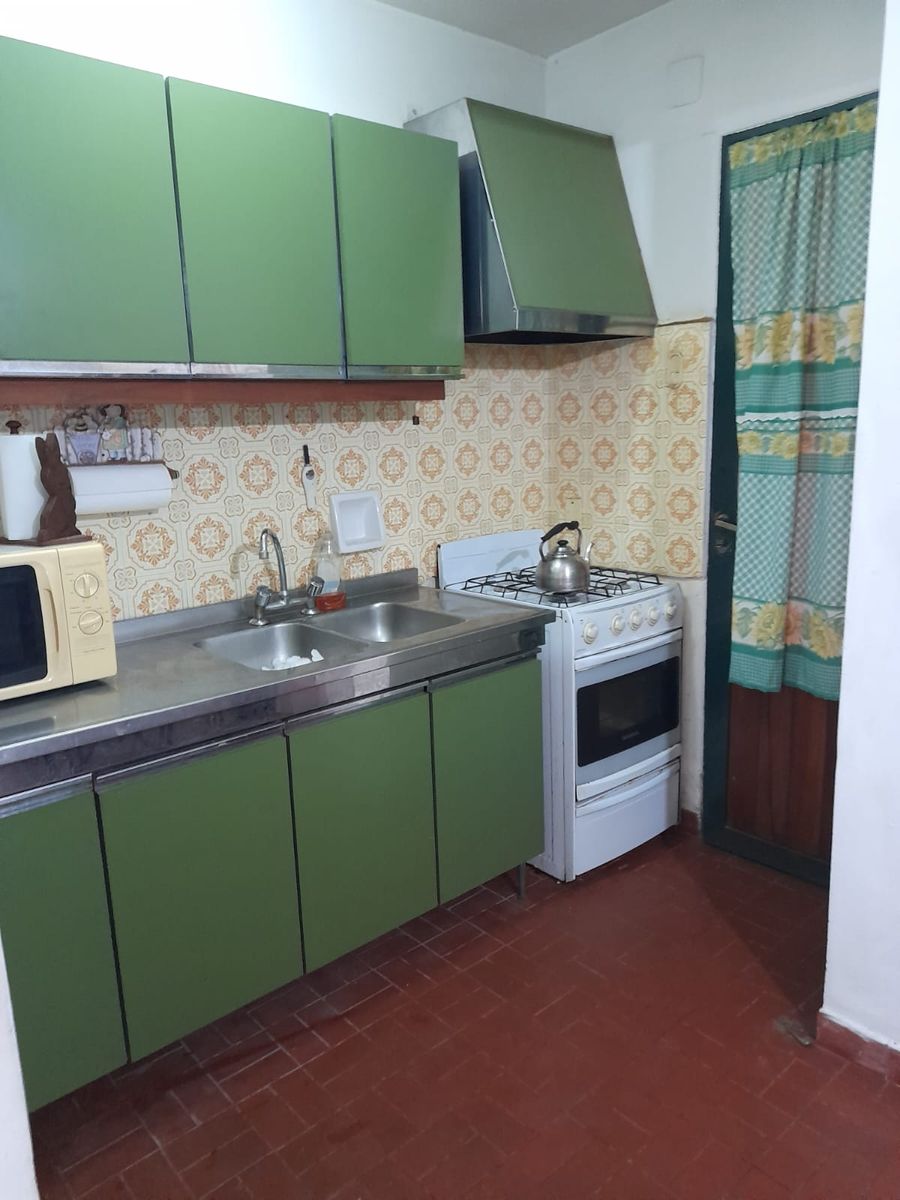 EXCELENTE PROPIEDAD CASA CON 3 DPTOS DE 2 AMB. A METROS DE LAS TERMAS DE FEDERACION- PCIA. ENTRE RIOS - 24