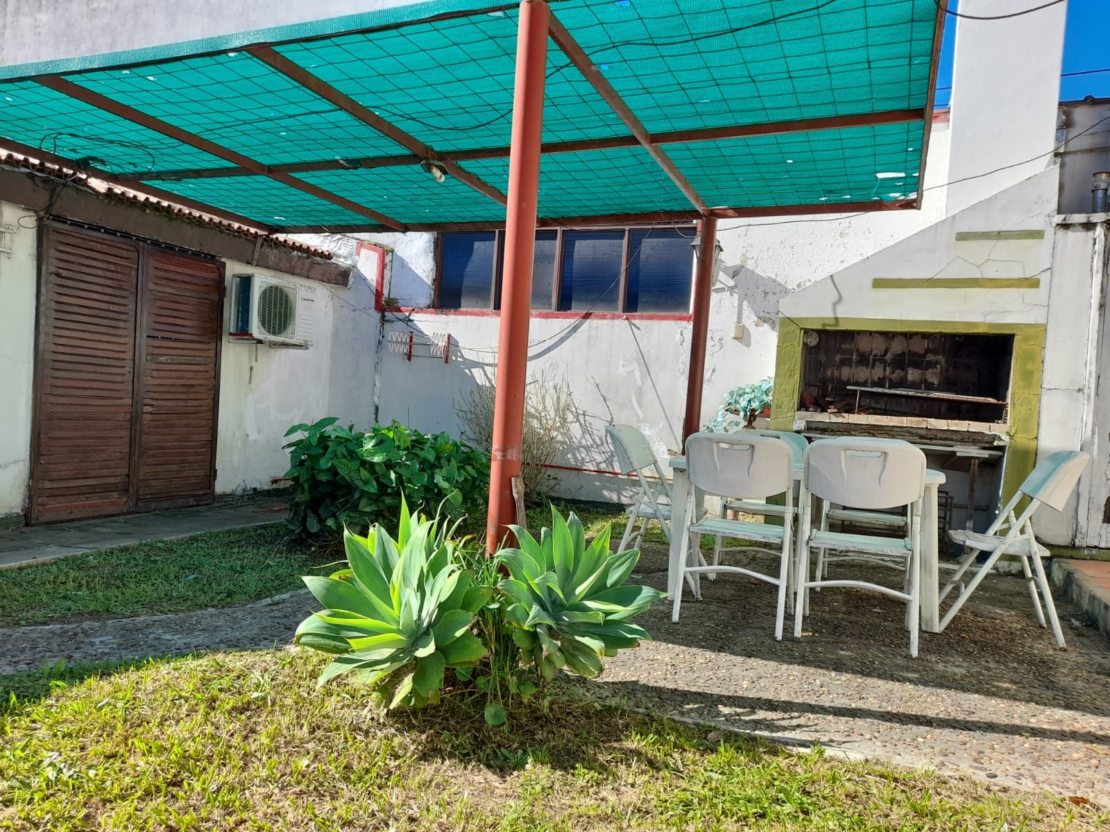 EXCELENTE PROPIEDAD CASA CON 3 DPTOS DE 2 AMB. A METROS DE LAS TERMAS DE FEDERACION- PCIA. ENTRE RIOS - 30