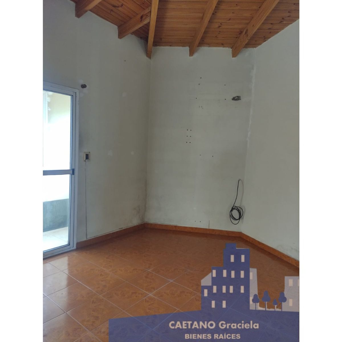 EXCELENTE DEPARTAMENTO DE 2 AMBIENTES CON COCHERA EN VILLA MADERO - 3