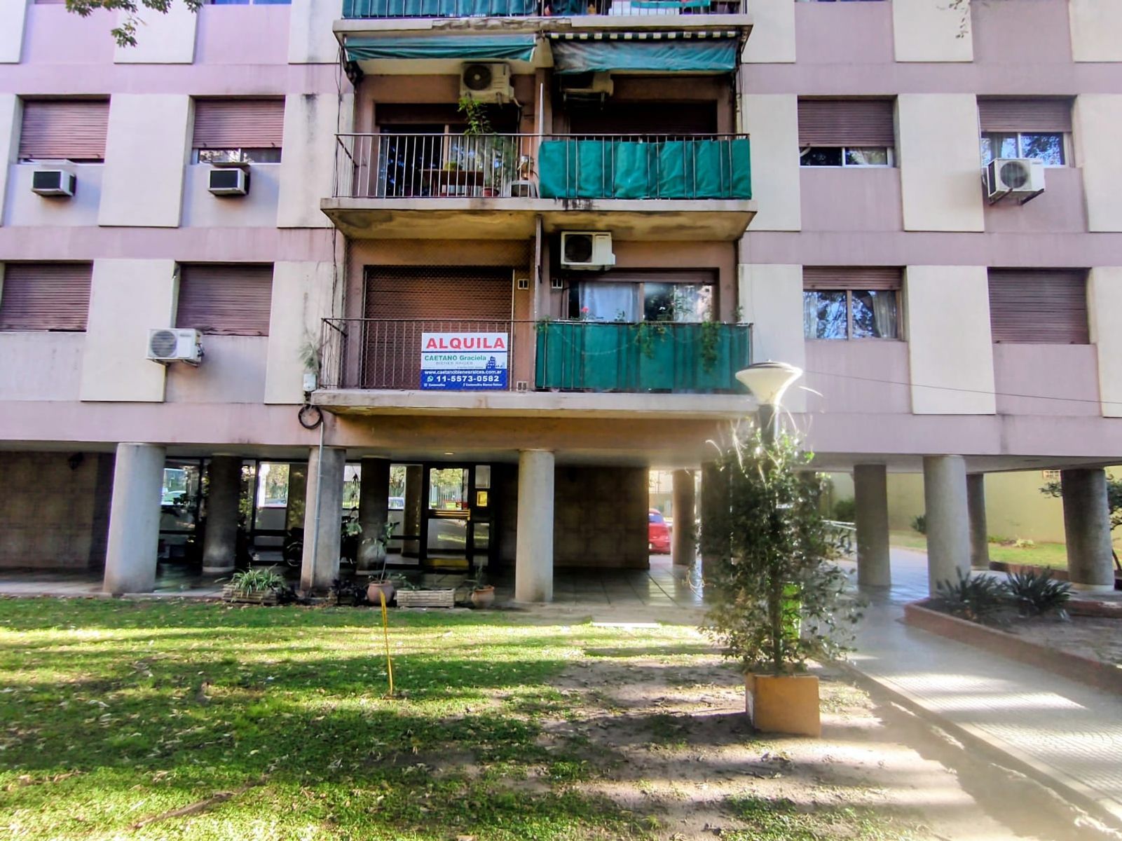 ALQUILO DPTO. 3 AMBIENTES EN BARRIO AUTOPISTA TAPIALES - 2