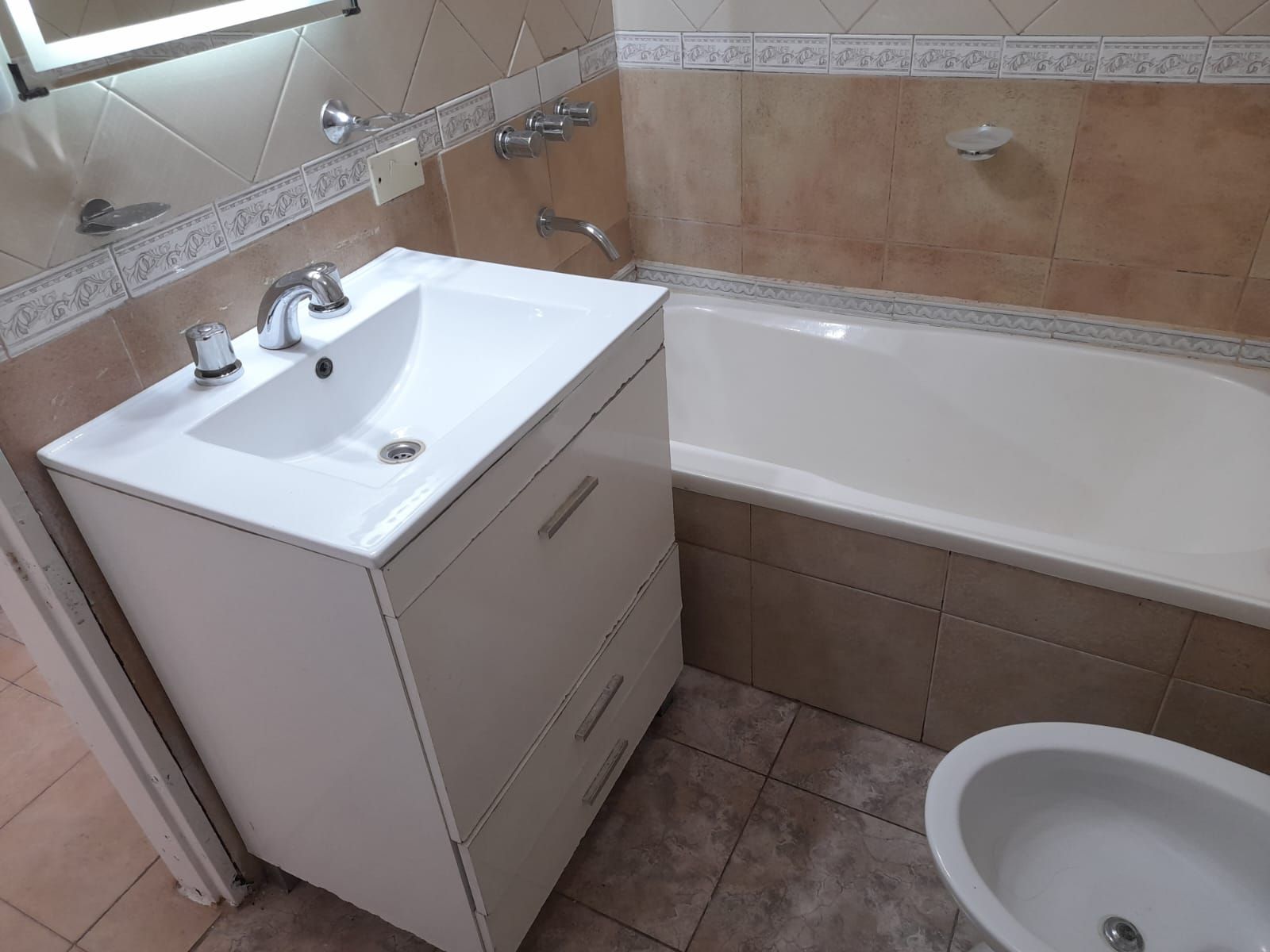 Alquilo duplex de 3 ambientes con cochera — foto 4