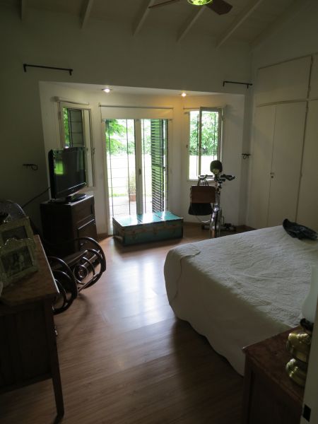 Importante Chalet con gran lote parquizado en zona recidencial — foto 6