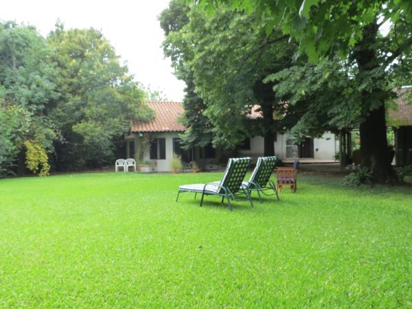 Importante Chalet con gran lote parquizado en zona recidencial — foto 10
