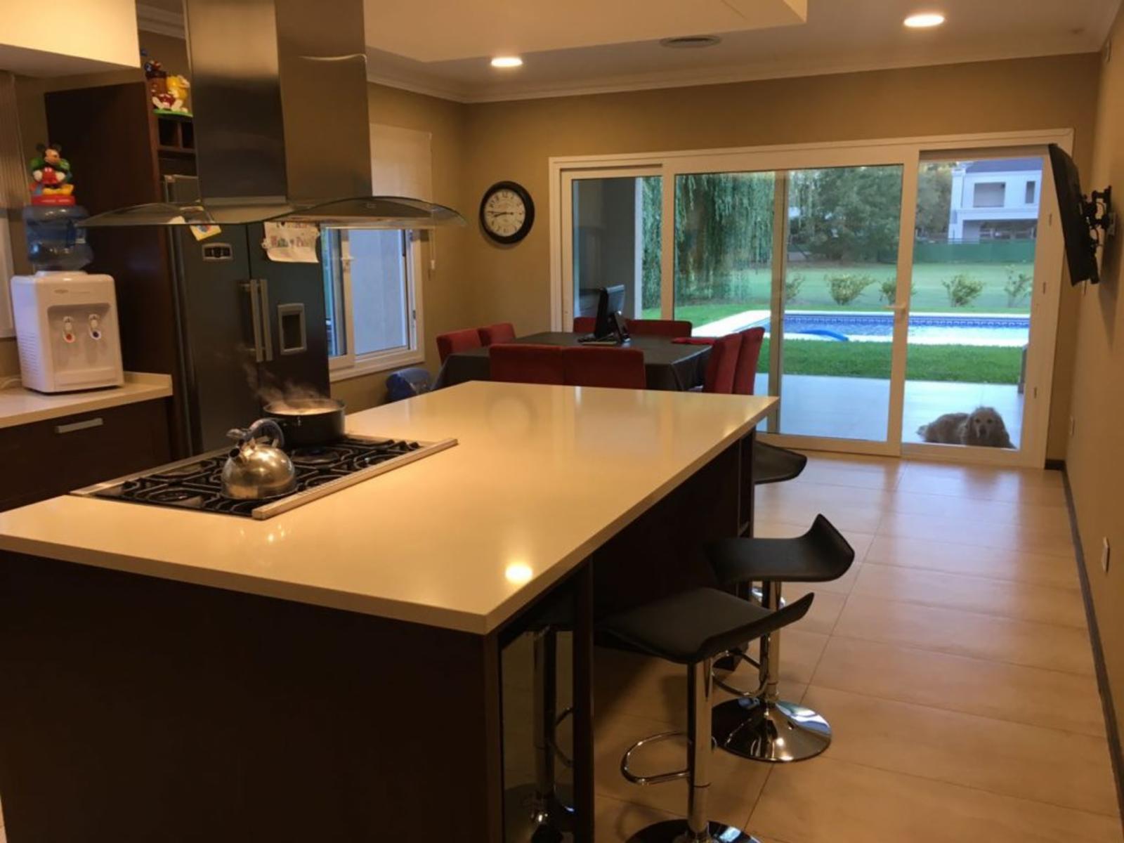 Hermoso Chalet de 420m2 cubiertos en Country Saint Thomas - Canning — foto 12