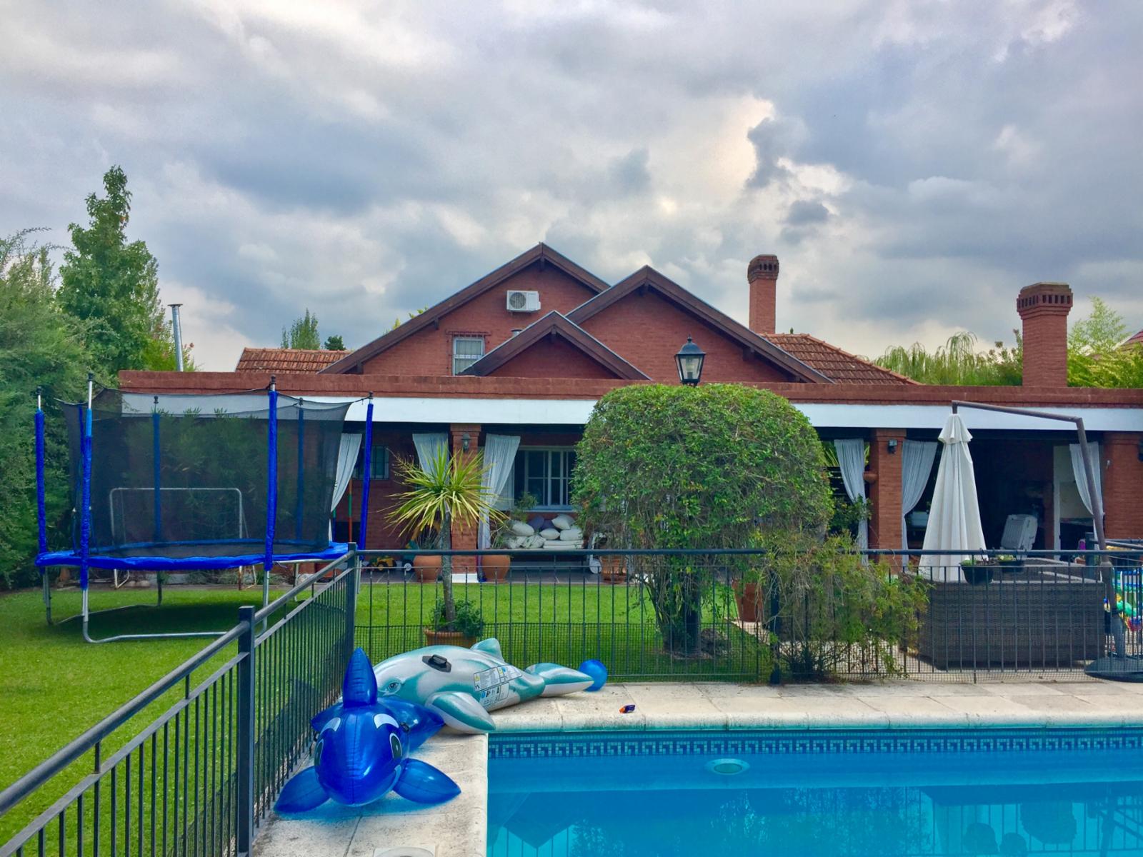Excelente propiedad en Echeverria del Lago con hermoso lote parquizado - OPORTUNIDAD CALIDAD PRECIO!!!!!!