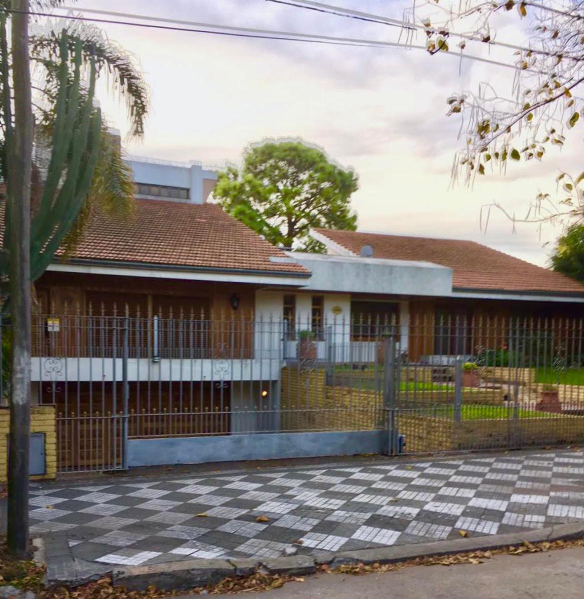 Hermosa casa de 2 plantas con lote de 20x55