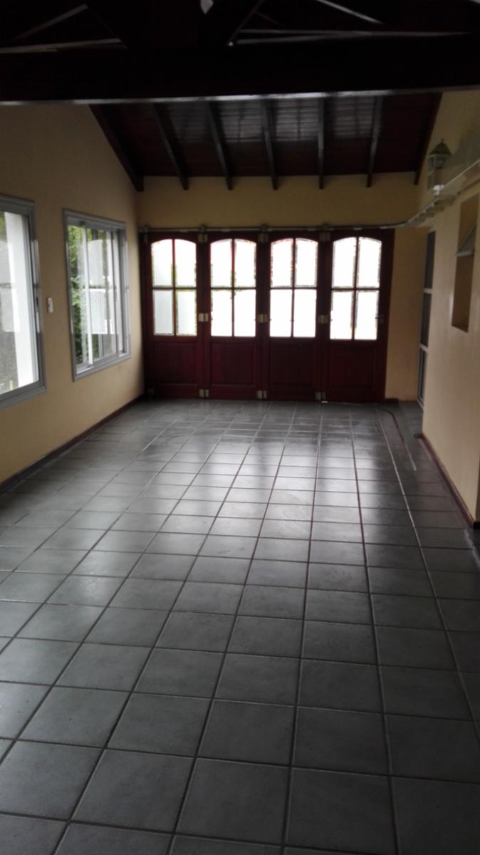Excelente Chalet de dos plantas en Barrio Privado Echeverria del Lago