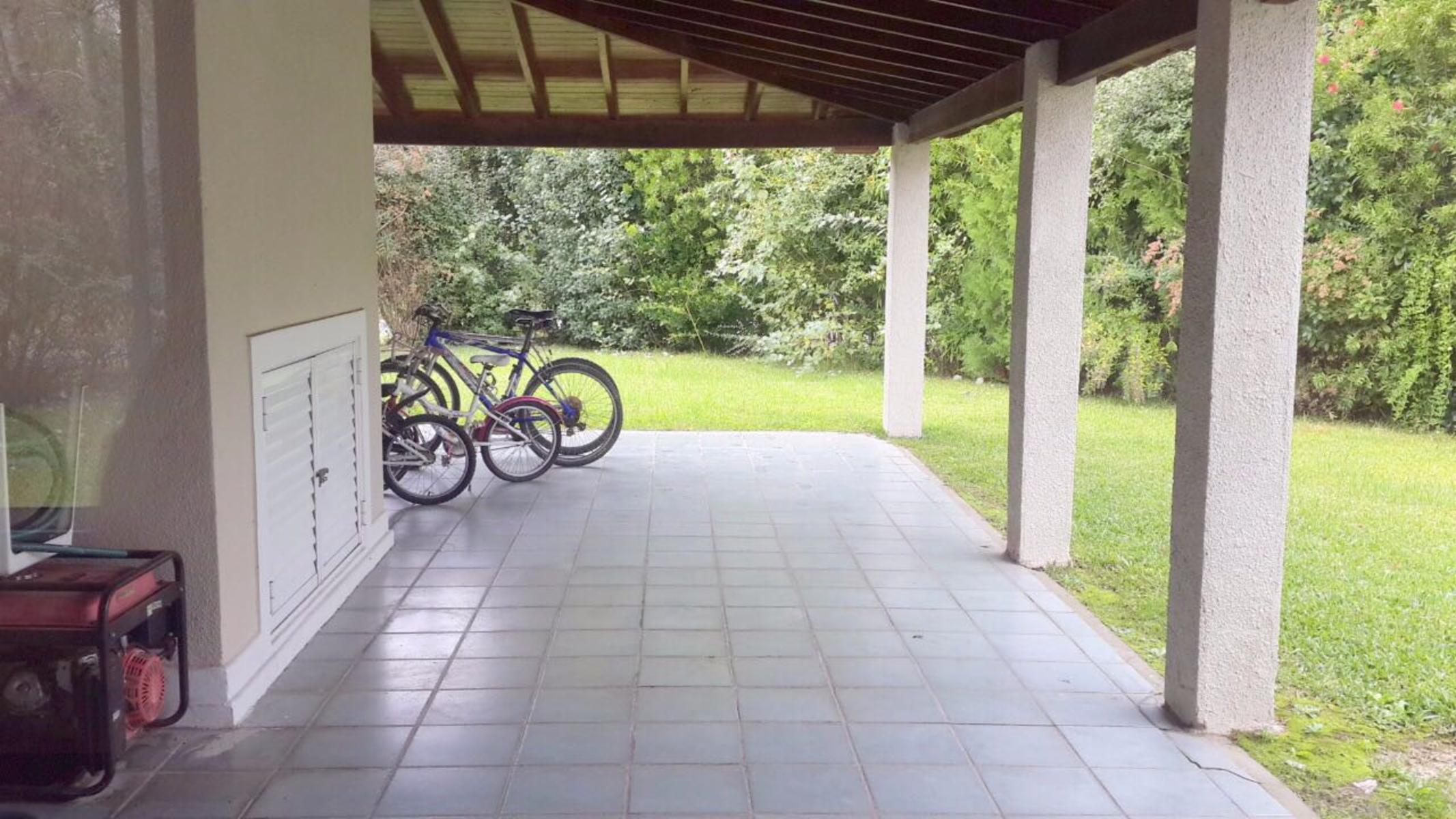 Excelente Chalet de dos plantas en Barrio Privado Echeverria del Lago — foto 12