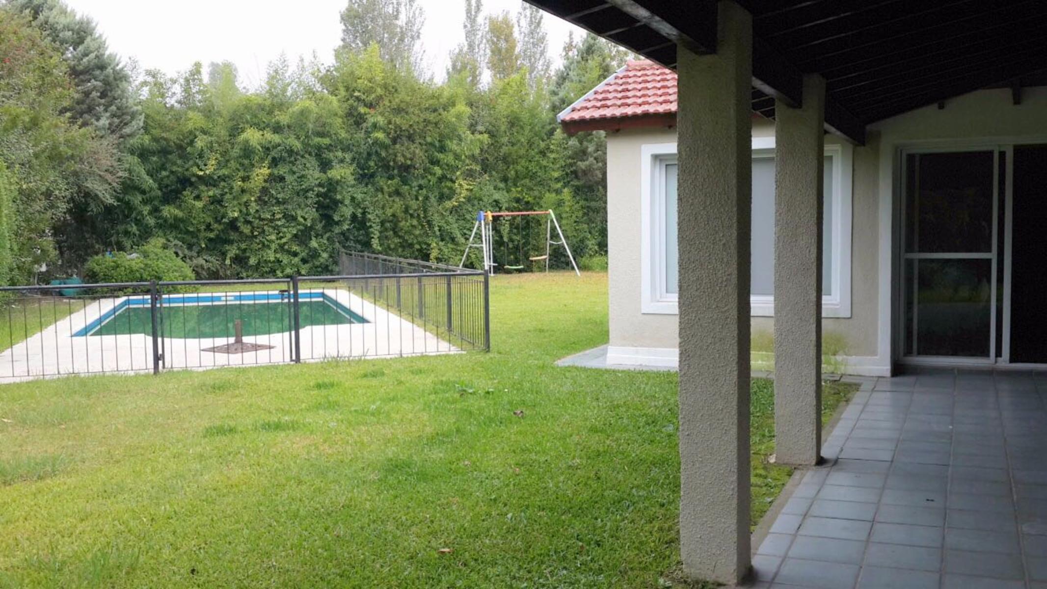 Excelente Chalet de dos plantas en Barrio Privado Echeverria del Lago — foto 13